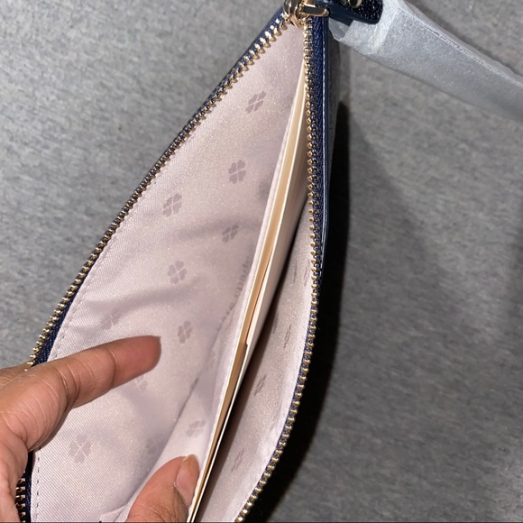 🔴SOLD🔴 Kate Spade Spencer Metallic Wristlet - Picture 5 of 12